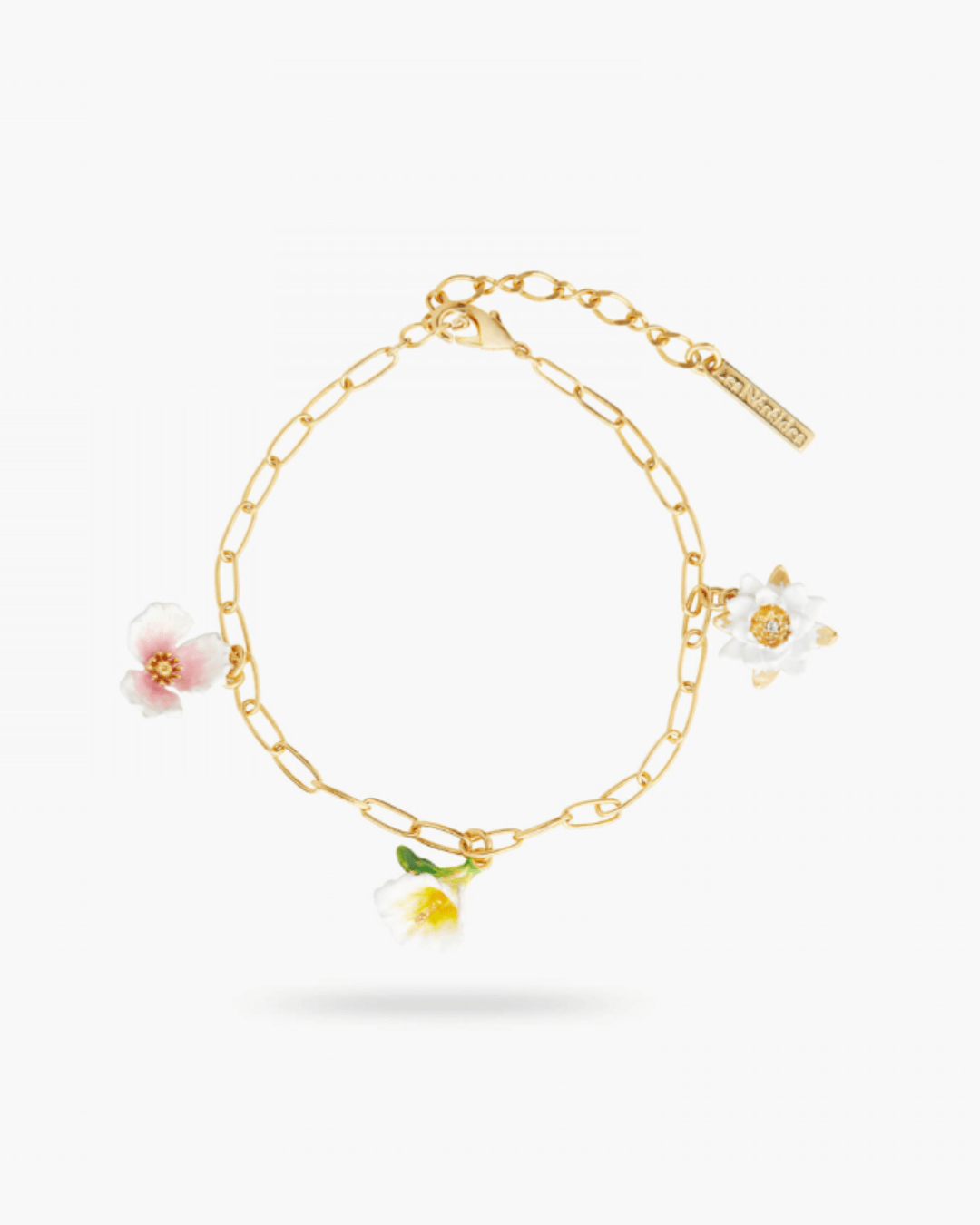 Golden link bracelet and flower pendants