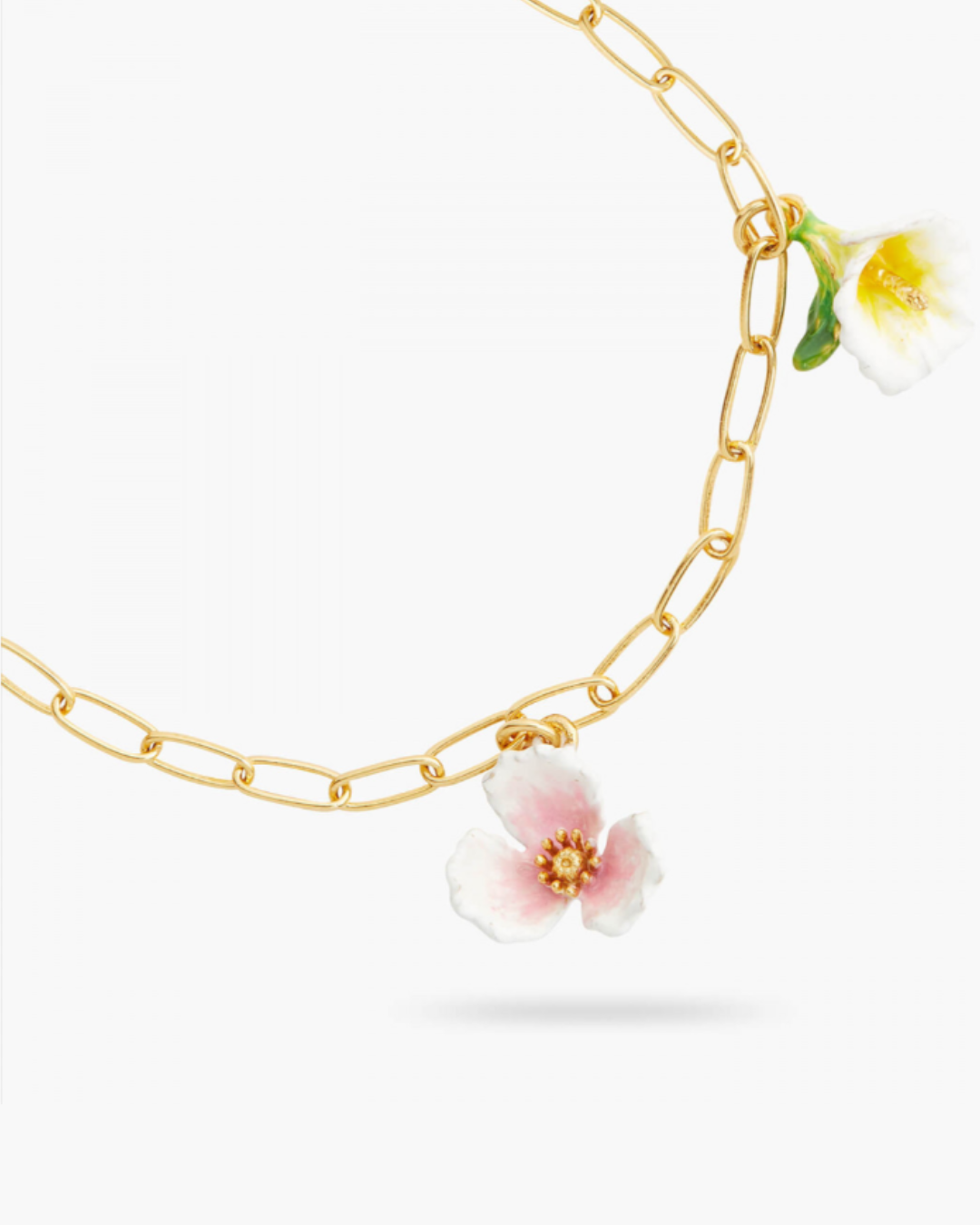 Golden link bracelet and flower pendants